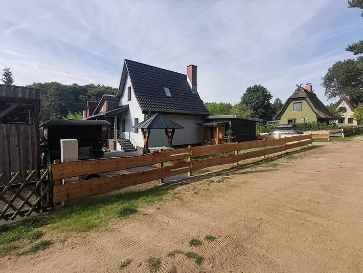 Ferienhaus für 4 Personen, mit Terrasse und Garten sowie Seeblick in Lübberstorf - 2