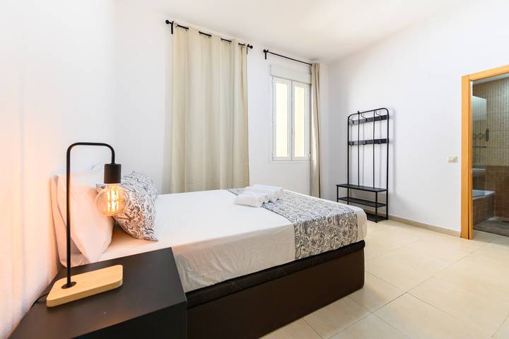 Apartamento entero, M Piso de 2 dormitorios y 3 baños en el in Centro (Madrid), Madrid