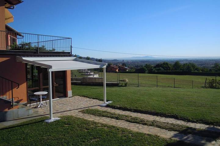 Agriturismo per 2 persone, con giardino e idromassaggio nonché balcone e piscina in Provincia di Torino