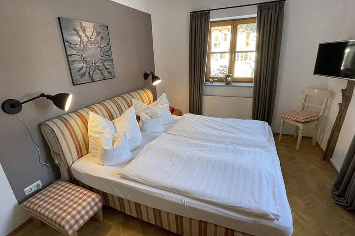 Appartement entier, Appartement ensoleillé de 100 m² pour 4 personnes, jardin, garage / près du lac in Bad Wiessee, Alpes bavaroises