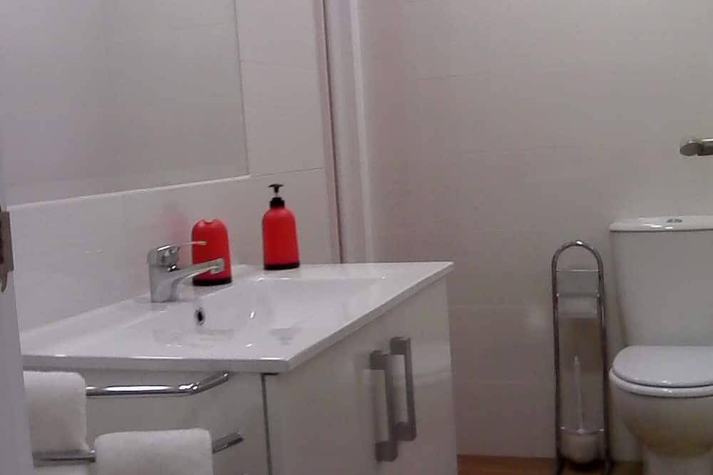 Entire apartment, Completely Renovated House With Free Wifi in Toledo, Toledo Province