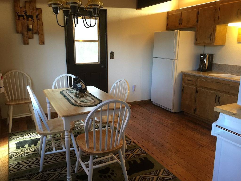 Neu ! Gemütliche private Hütte in der Upper Moonridge Area * Oktoberfest Special * in Moonridge, Big Bear Lake