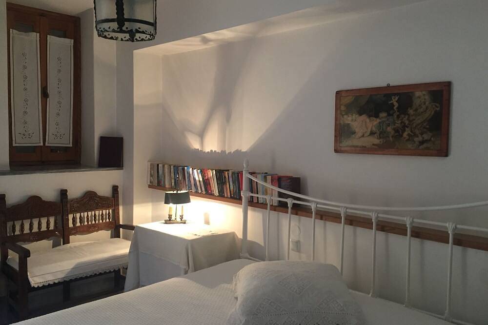 Entire apartment, Stefania's Stonebuilt House, mountain Parnon, Karyes Lakonias in Peloponnese region