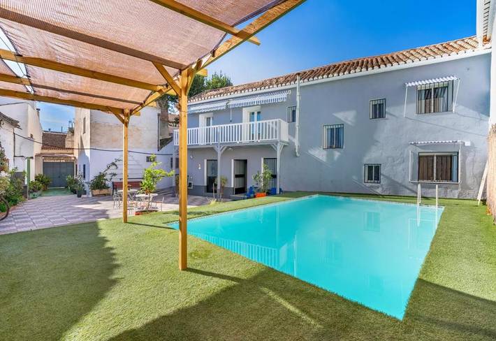 Apartamento para 10 personas, con Balcón y Terraza además de Jardín y Piscina en Villa de Otura