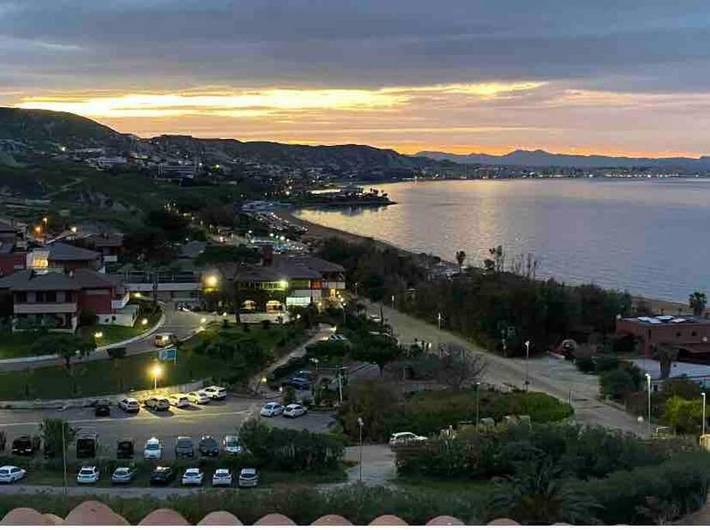 Casa vacanza per 7 persone, con Balcone e Terrazza nonché Giardino e Piscina a Crotone