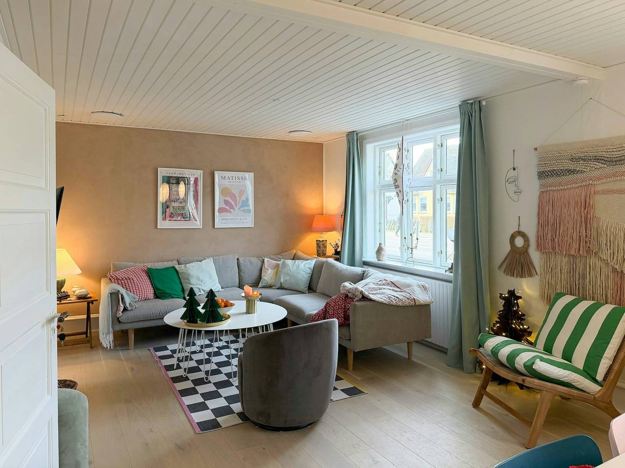 Hyggeligt og farverigt hus på Bornholm in Gudhjem, Bornholm