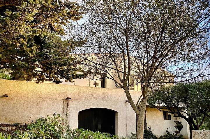 Villa pour 7 personnes, avec balcon ainsi que jacuzzi et jardin
