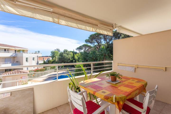 Appartamento intero, Appartamento "Petit Paradis" con piscina condivisa, Wi-Fi e aria condizionata in Cavalaire-sur-Mer, Costa mediterranea (Francia)