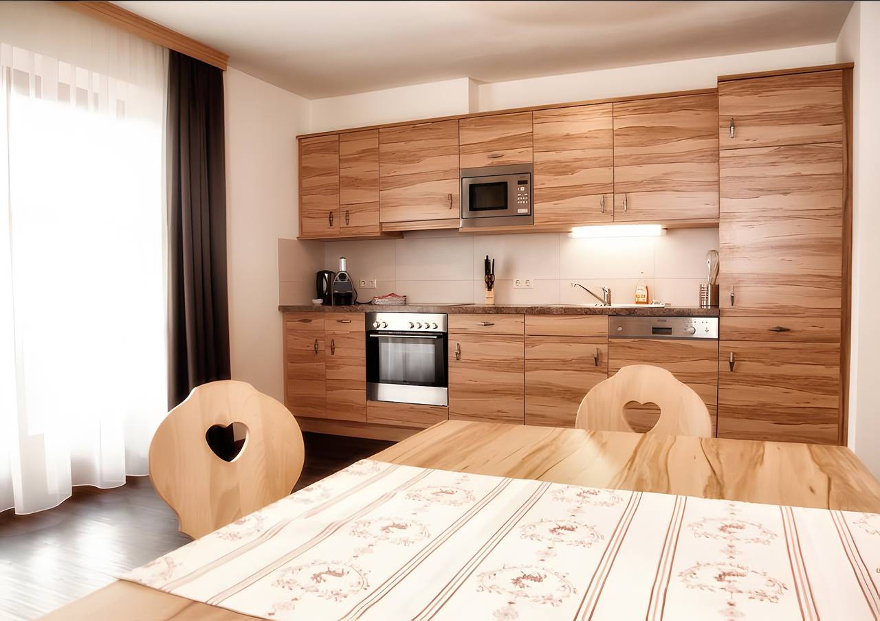 Geheel appartement, Appartement 'Stockinger B4' met bergzicht, gemeenschappelijke tuin en wifi in Großarl, Ski Amadé