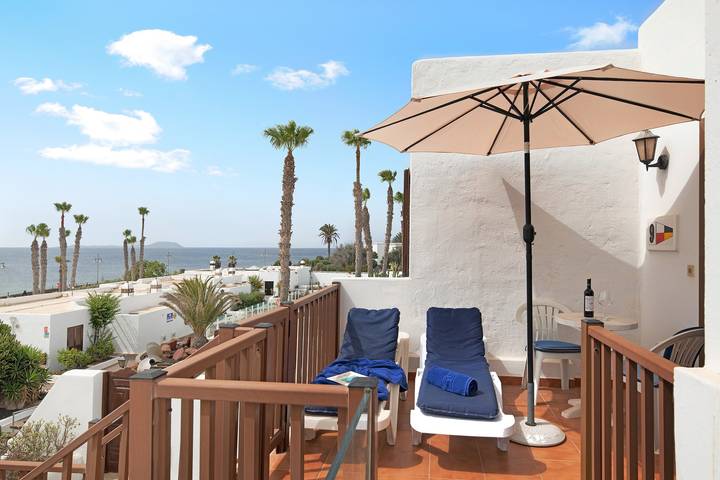 Ganze Wohnung, Apartment Puerto Chico 9 mit Meerblick, Pool, WLAN und Balkon in Playa Blanca, Yaiza