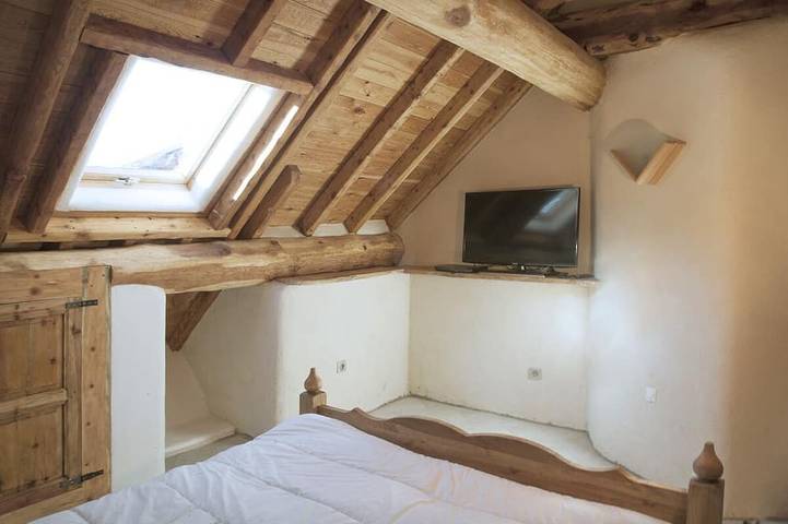 Gîte pour 19 personnes, avec jacuzzi ainsi que jardin et sauna, animaux acceptés à Villar-Saint-Pancrace - 2