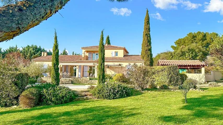 Location de vacances pour 9 personnes, avec Balcon et Terrasse ainsi que Jardin et Piscine à La Roque-sur-Pernes - 2