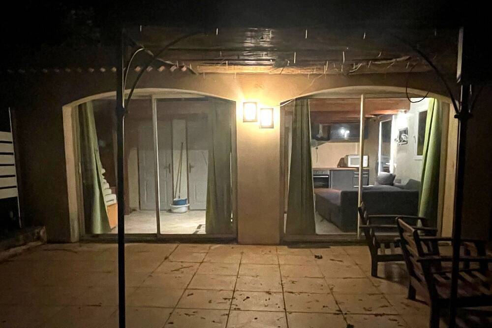 Gite with pool in Velleron, Parc naturel régional du Mont-Ventoux