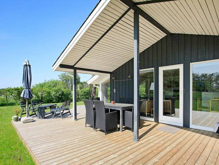 Feriehus for 6 personer, med terrasse i Jerup