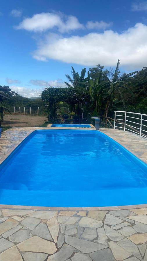 Casas e apartamentos de temporada para 12 pessoas, com vista e piscina infantil e ainda terraço and piscina, com animais de estimação em Piracaia