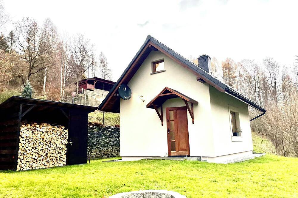 Charming 1-bedroom cottage in amazing Międzybrodzie Bialskie with beautiful view in Międzybrodzie Bialskie, Schlesien