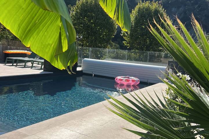 Maison de vacances pour 10 personnes, avec jacuzzi et jardin à Contes