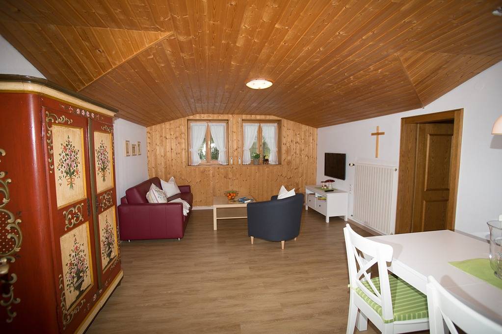 Ganze Ferienwohnung, Gästehaus Christine - Ferienwohnung Bergblick für bis zu 3 Personen, 46qm, Dachgeschoss in Übersee, Chiemsee