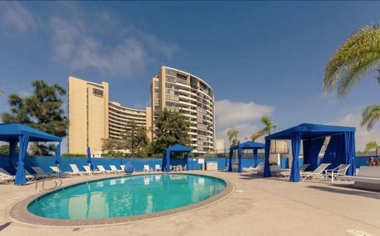 Loft for 4 people, with hot tub and balcony as well as sauna, with pets in Marina del Rey