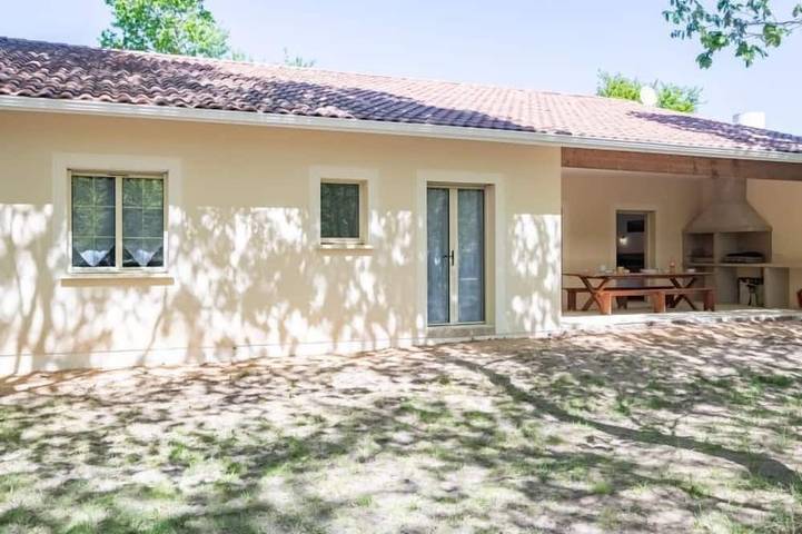 Location de vacances pour 10 personnes, avec jardin et terrasse à Saint-Paul-en-Born