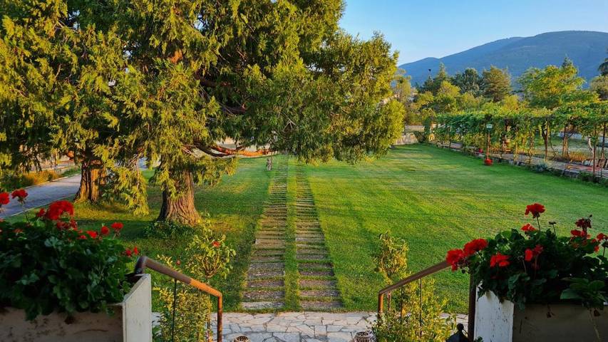 Gîte pour 6 personnes, avec vue et jardin, adapté aux familles à Introdacqua - 3