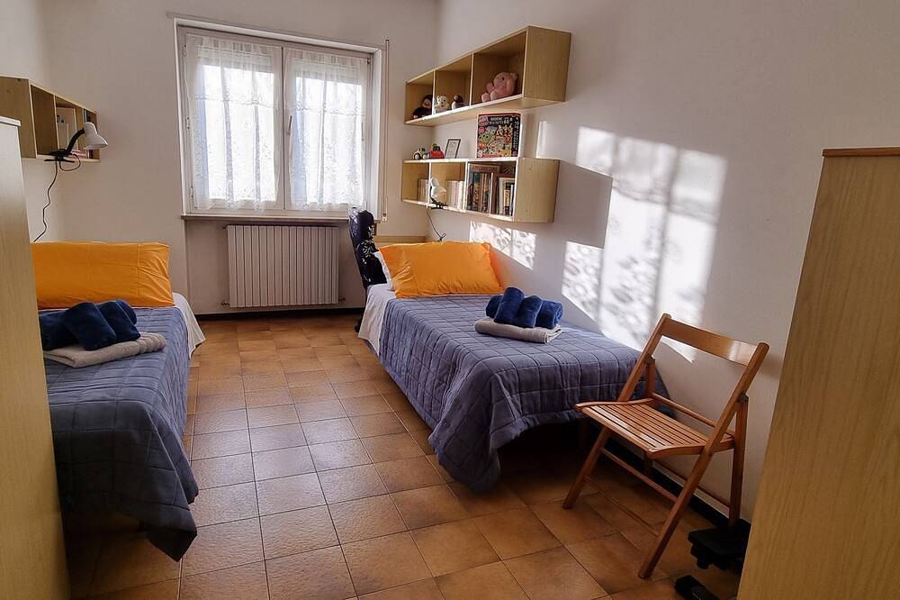 Ganze Wohnung, Colomba House Tirano spacious cozy with 3 rooms, 5 minutes from stations in Tirano (stadt), Tirano