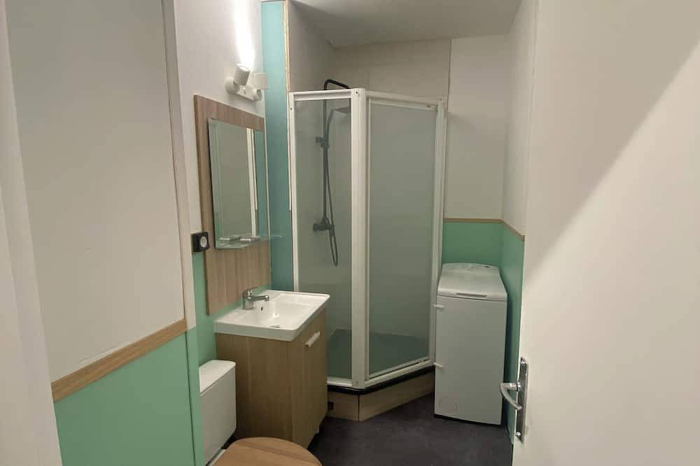 Apartamento entero, \"Bellevue - 35 m2 - parking - 10 min downtown - Normandy - Saint Lô in Saint-Lô, Región de Saint-Lô