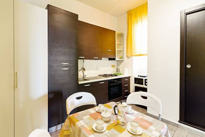 Entire apartment, Guesthost - Apt 3 bedrooms, terrace 70mq! 20m from the sea! in Giardini-Naxos, Messina Province