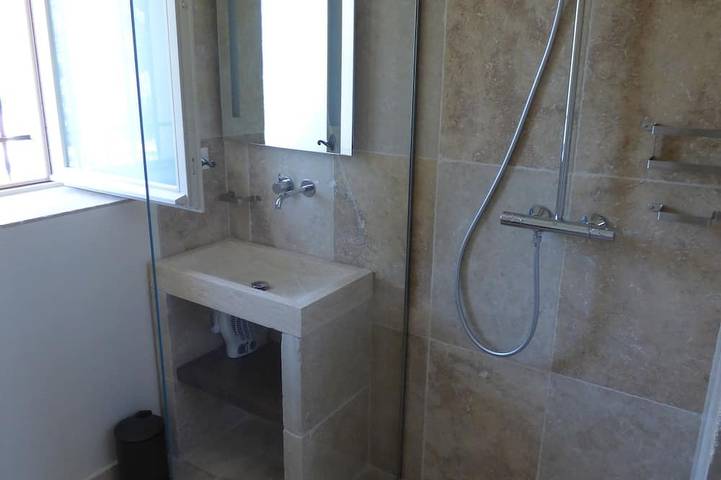 Gîte pour 4 personnes, avec balcon et jardin ainsi que sauna et piscine à Cadenet - 4