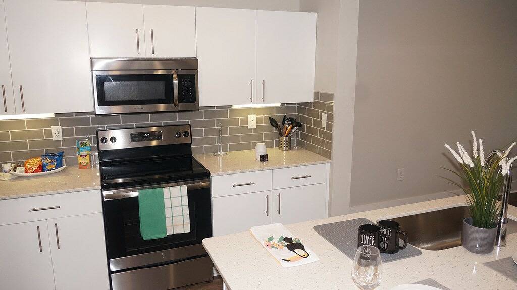 Ganze Wohnung, Modern Spacious Condo King Bed w.Rooftop Pool &Gym in Atlanta, Fulton County