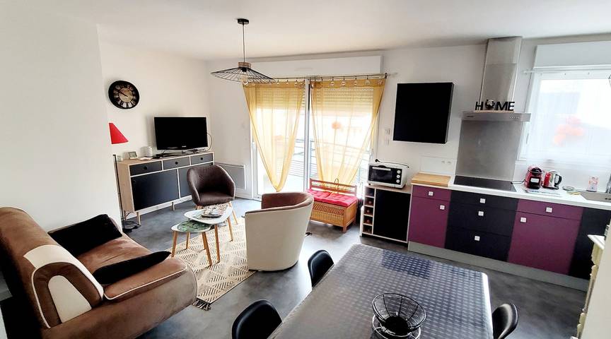 Apartamento entero, Apartamento céntrico en planta alta con garaje y balcón in La Tranche-sur-Mer, Vandea
