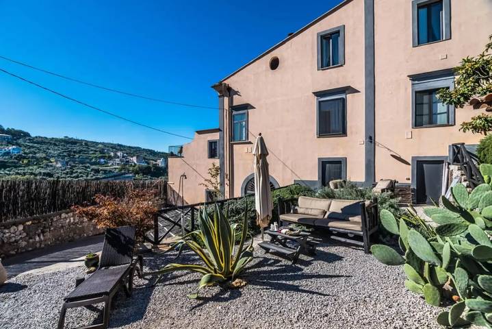 Hel enrumslägenhet, Studio Apartment 'Il Vecchio Forno' with Mountain View, Private Terrace and Wi-Fi in Massa Lubrense, Neapel provins