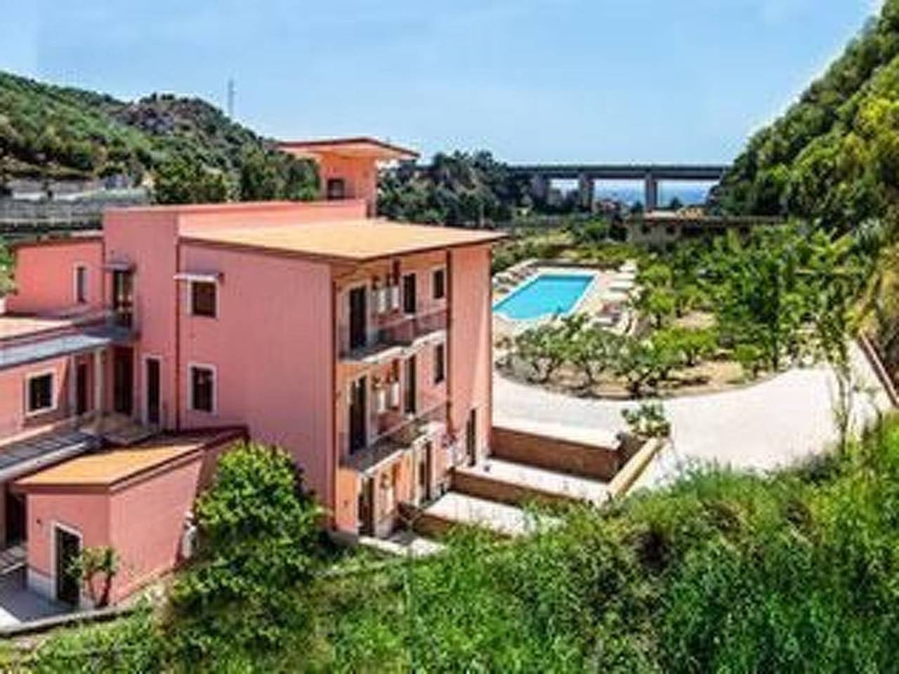 Appartement entier, In Letojanni mit Terrasse in Letojanni, Province de Messina