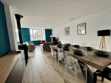 Gîte pour 14 personnes, avec jardin et vue à Pouzac