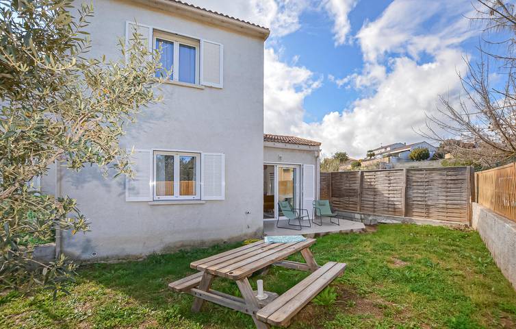 Location de vacances pour 4 personnes, avec jardin, animaux acceptés à Aléria