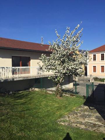 Gîte pour 4 personnes, avec jardin à Châtillon-en-Michaille