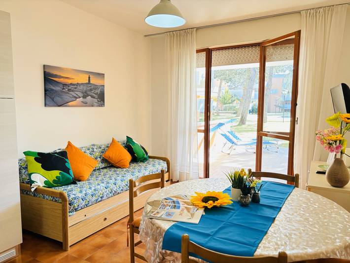 Appartamento intero, Appartamento 'Appartamento Solarium 80' con piscina condivisa, terrazza privata e aria condizionata in Bibione, San Michele al Tagliamento