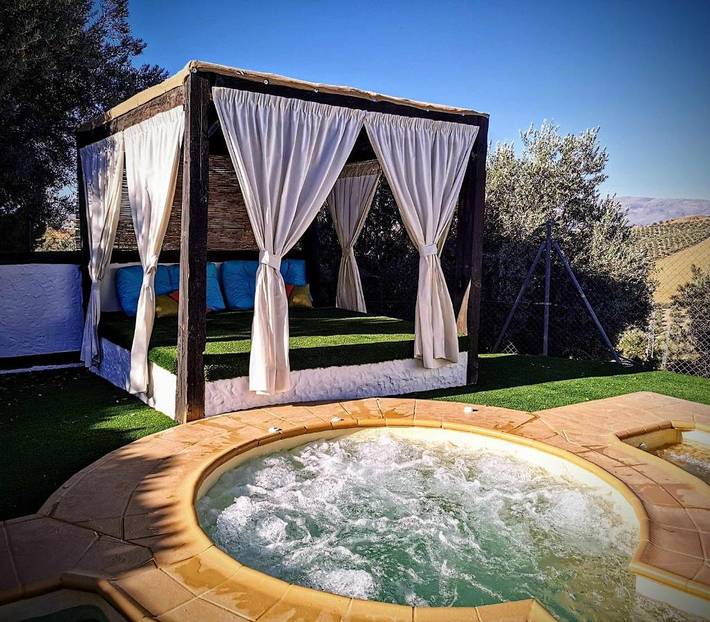 Casa rural para 12 personas, con jacuzzi además de piscina y terraza en Villanueva Mesía