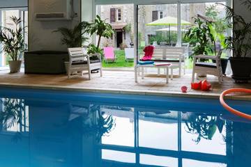 Gîte pour 5 personnes, avec piscine et jacuzzi ainsi que jardin et terrasse à Tarascon-sur-Ariège
