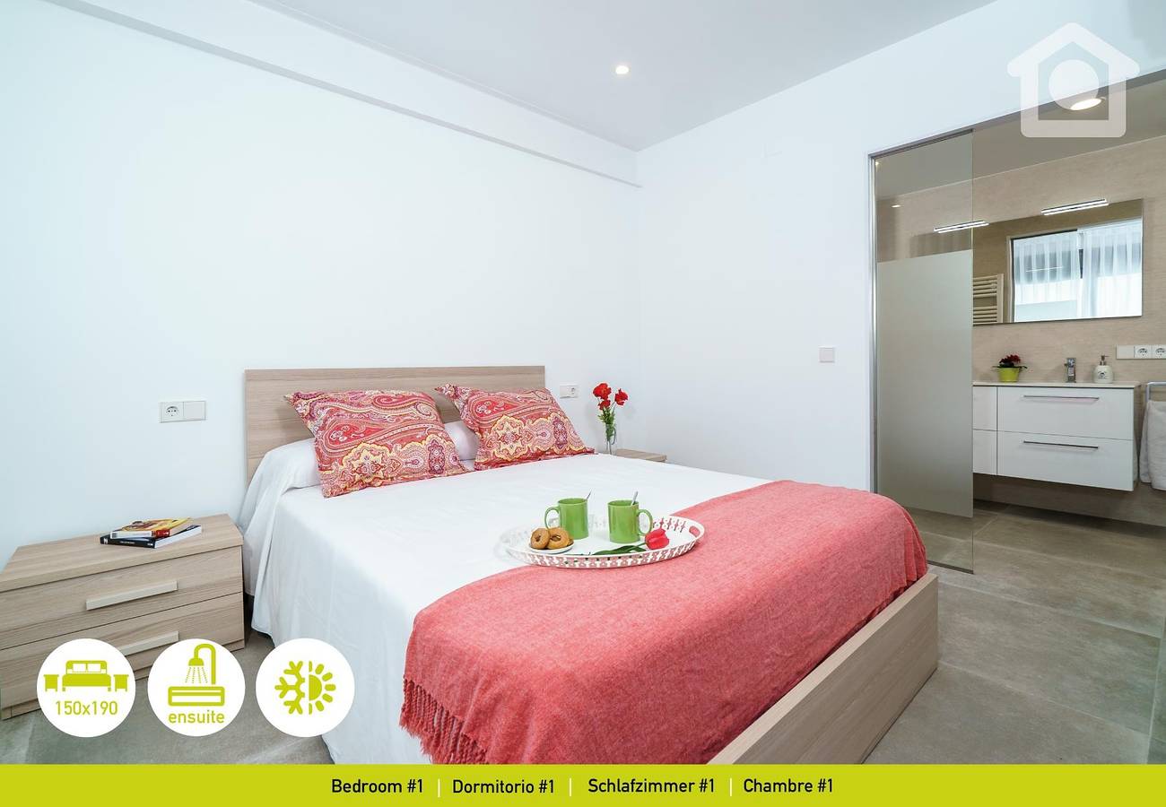 Entire apartment, Holiday apartment for 6 people in Cala El Portet, Teulada (Spain)