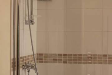 Log Cabin for 6 People in Thorpe Park, Surrey, Photo 4