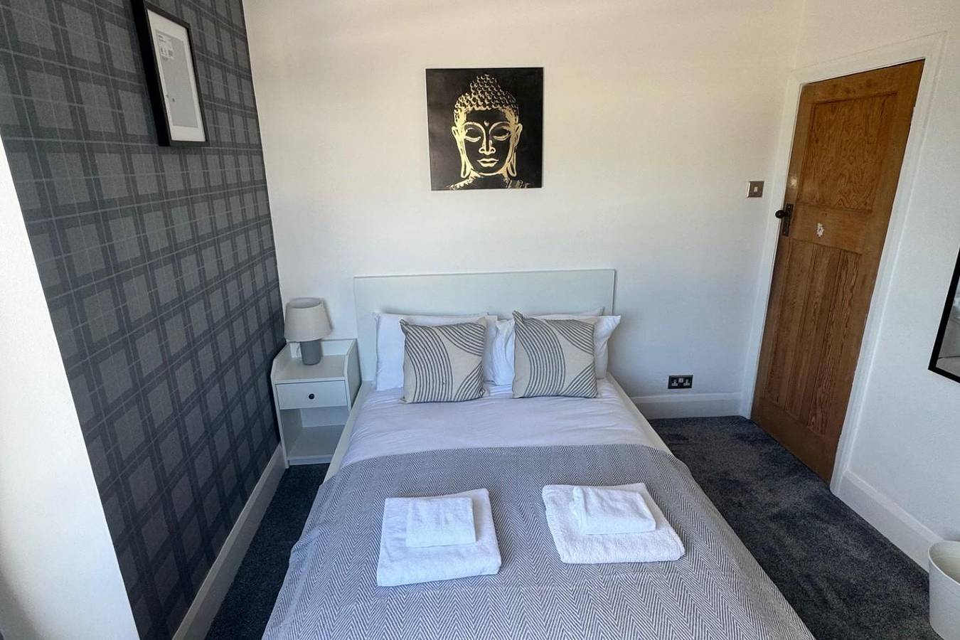 Entire holiday apartment, Simonside Apartment - Sleeps 6 - Pets Ok - Parking in Newcastle upon Tyne, Tyne and Wear