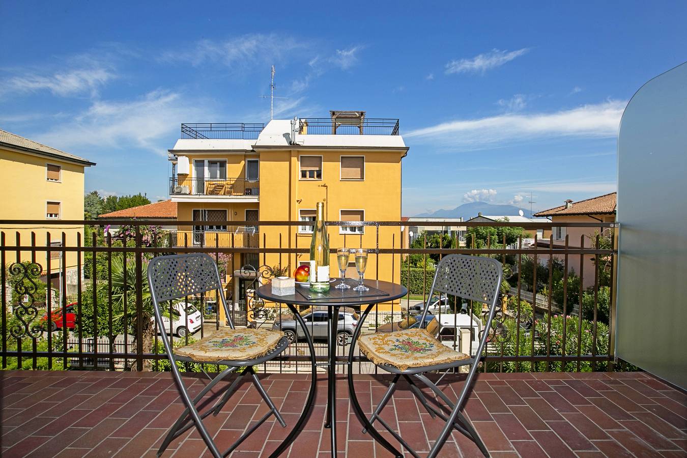Holiday Rental for 5 People in Desenzano del Garda, Garda Mountains