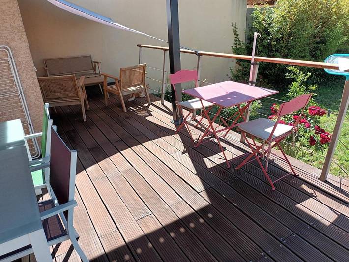 Gîte pour 2 personnes, avec vue et piscine ainsi que jardin et terrasse à Villeveyrac - 4
