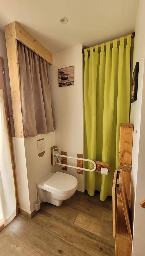 Location de vacances pour 4 personnes, avec jardin ainsi que vue et piscine à Chassiers - 2