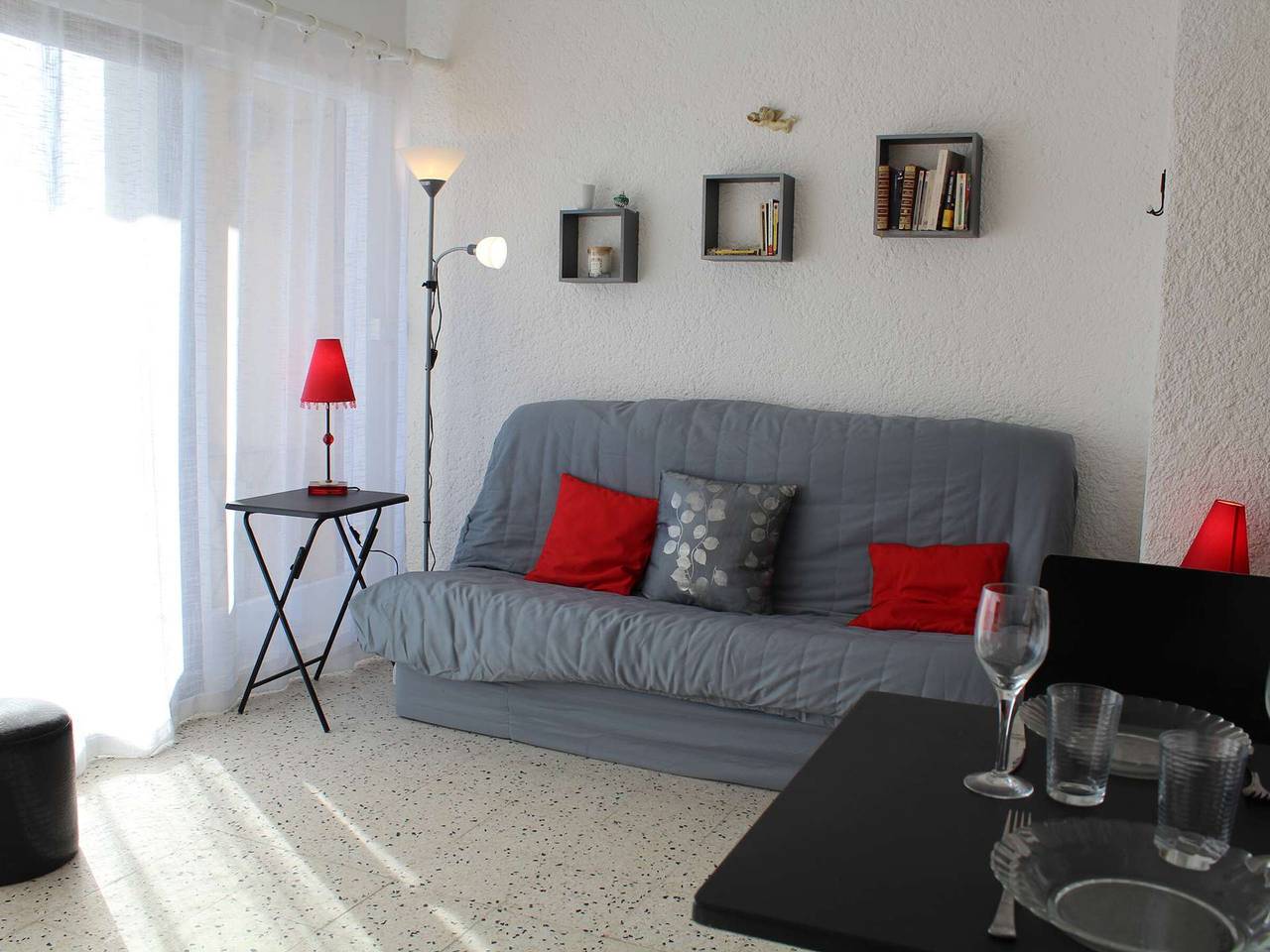 Entire apartment, Cozy Studio by the Beach with Balcony & Parking - Pet Friendly in Port-la-Nouvelle, Narbonne region