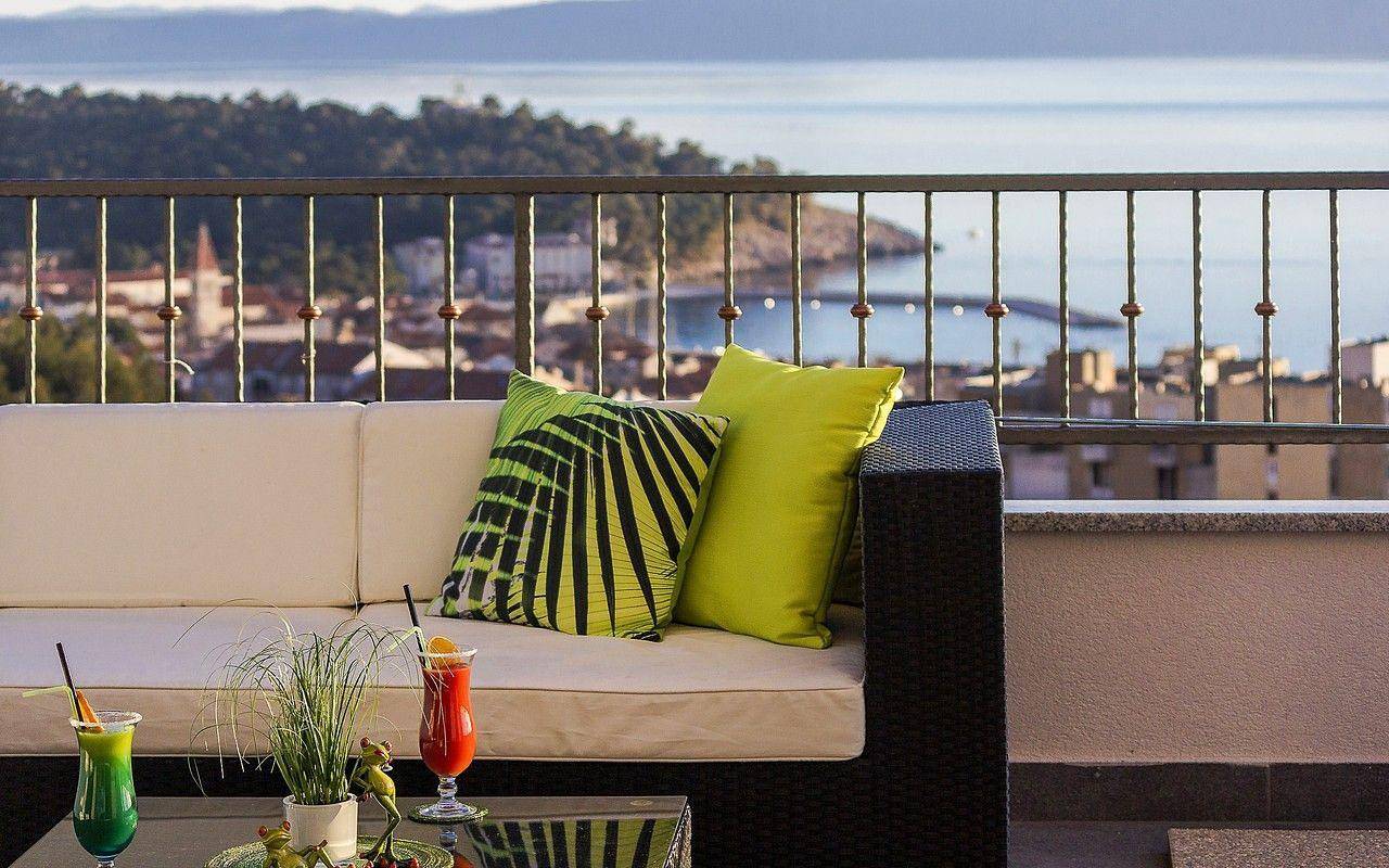 Entire holiday apartment, Penthouse flat with whirlpool and sea view in Makarska, Makarska Riviera