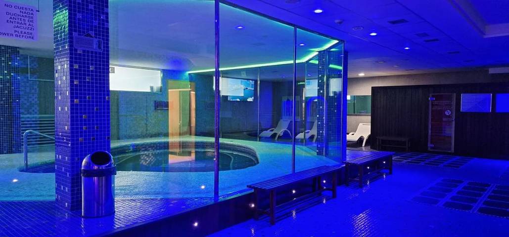 Hôtel pour 3 personnes, avec piscine et sauna ainsi que jacuzzi et jardin à Noja - 2