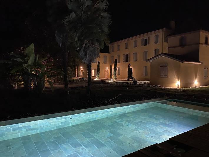 Gîte pour 20 personnes, avec piscine et jardin