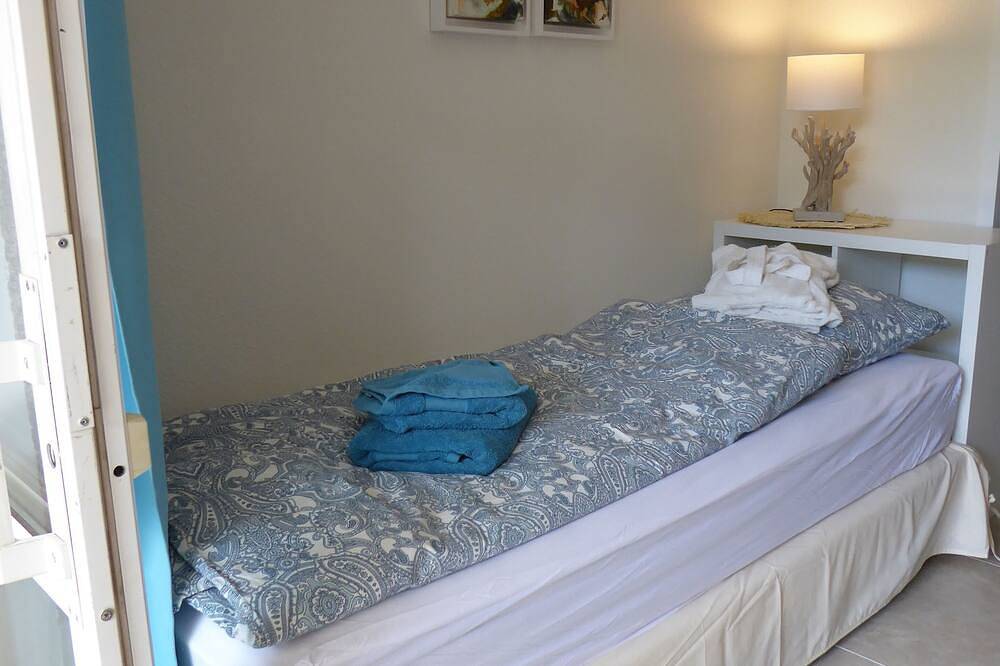 Entire apartment, Refurbished studio with garden and patio in the Cap Esterel holiday village in Agay, Saint-Raphaël